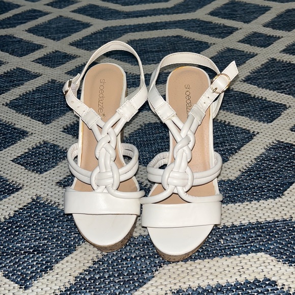 Shoedazzle white wedges size 6 - Picture 7 of 9